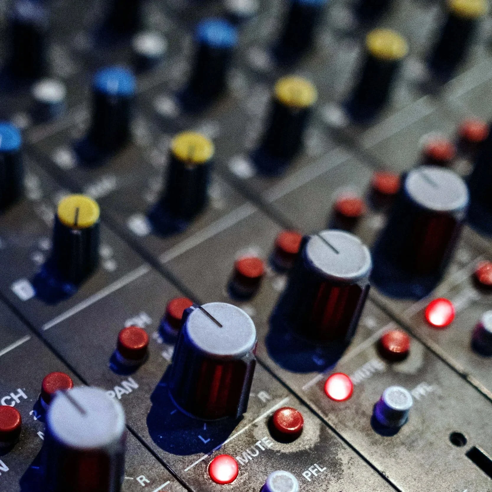 Hearing the Whole: On Integrated Perception in Mastering