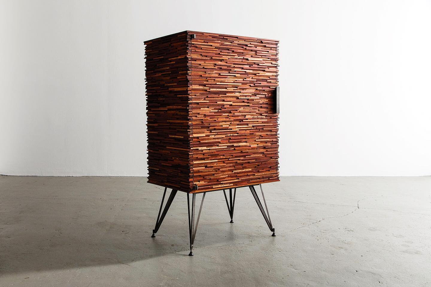 STACKS on STACKS
.
Made of salvaged Mahogany, this liquor cabinet is living its best life in California.
.
#stacked
#collectibledesign
#vogueliving
#design
#designhunting
#elledecor
#contemporaryart
#contemporarydesign
#contemporarysculpture
#furnitu