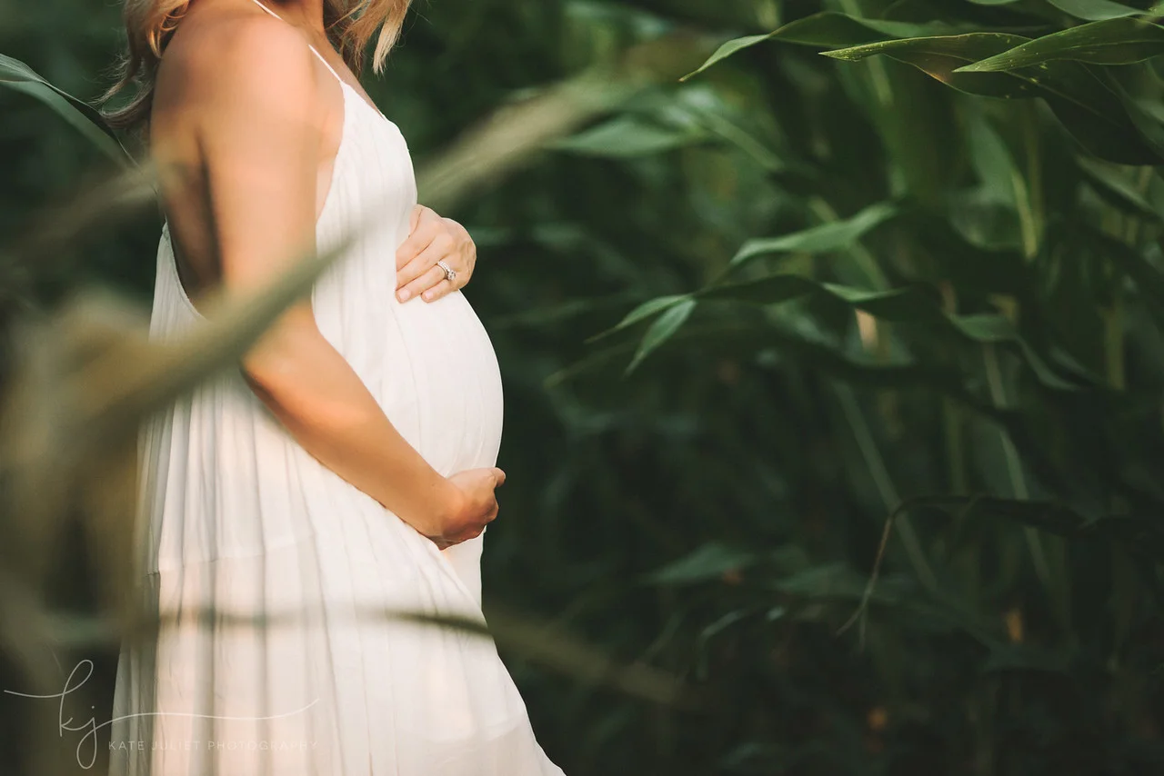 Leesburg VA Outdoor Maternity Photographer | Kate Juliet Photography