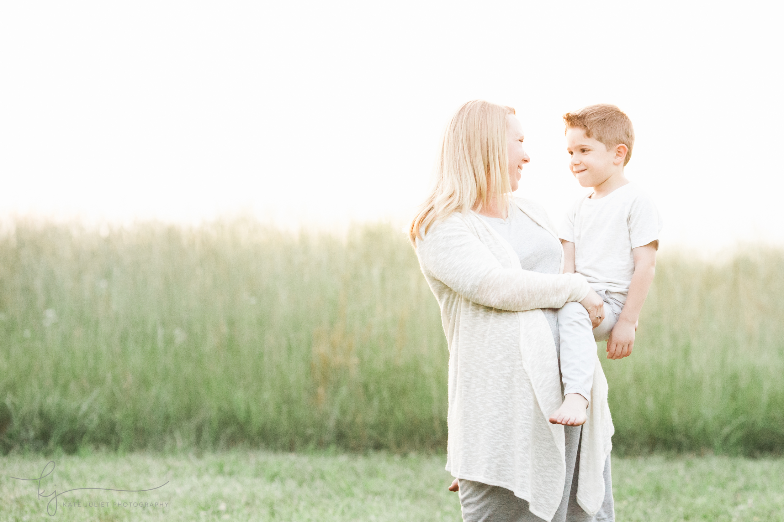 Fairfax VA Family Maternity Photographer | Kate Juliet Photography