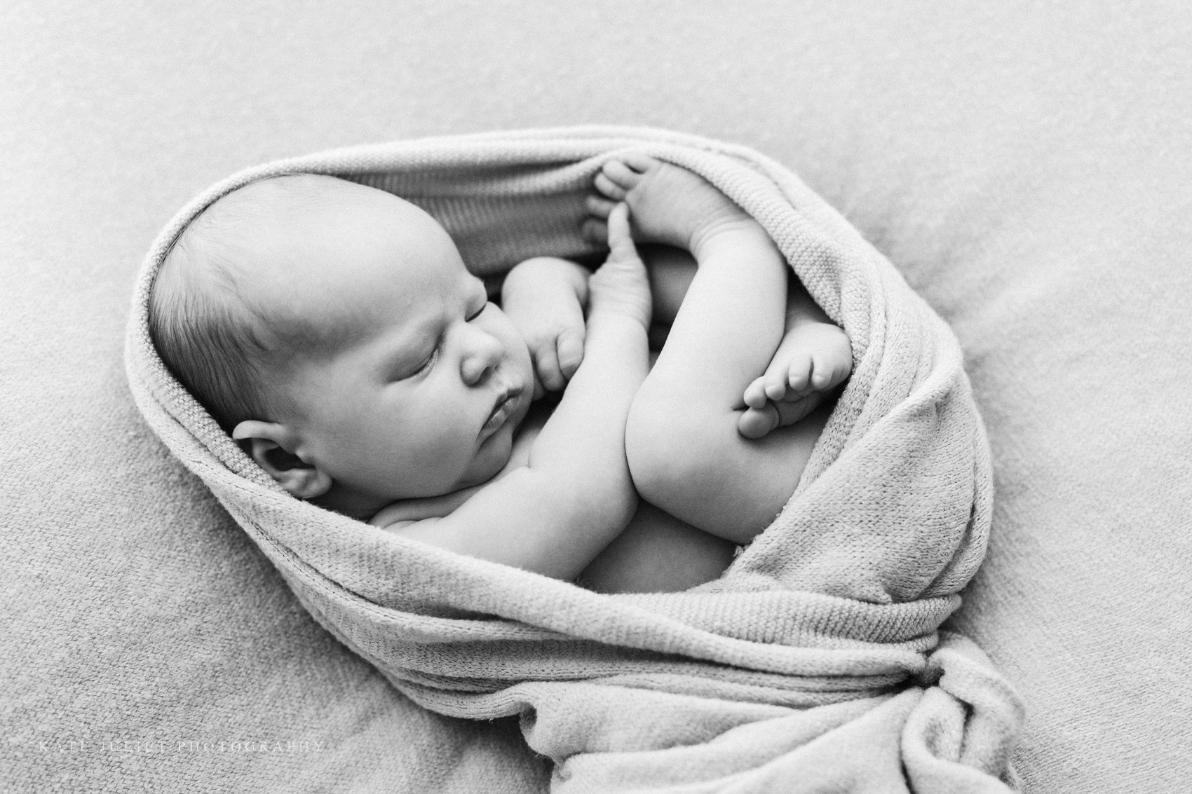 Baby Girl Newborn Photo Session | Kate Juliet Photography