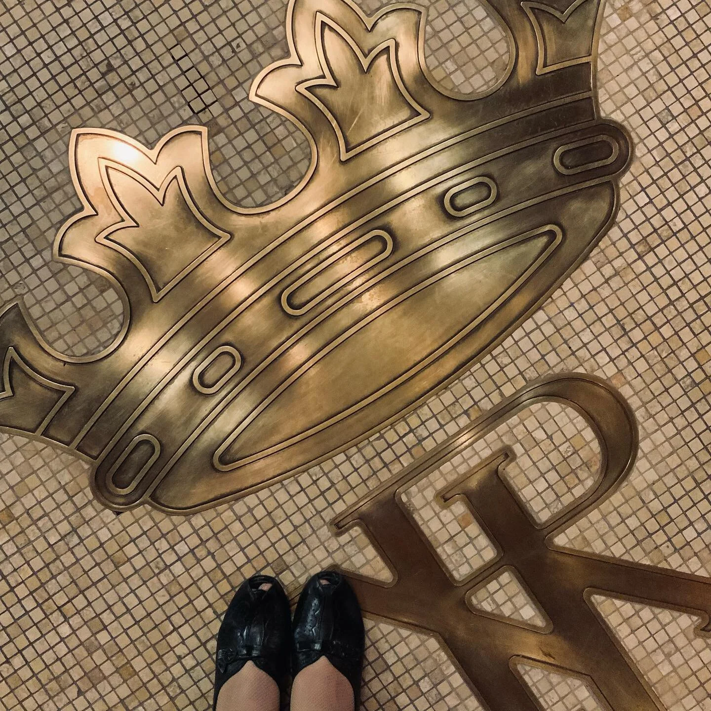 reign bar. 
⚪️
🎶
⚪️
🎙
⚪️
😎
⚪️
#reignbar #fairmontroyalyork #torontolife