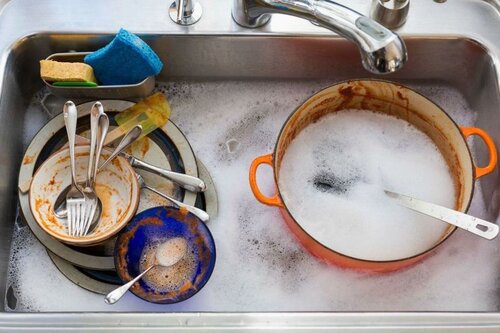 gallery-1459454266-sink-dishes.jpg