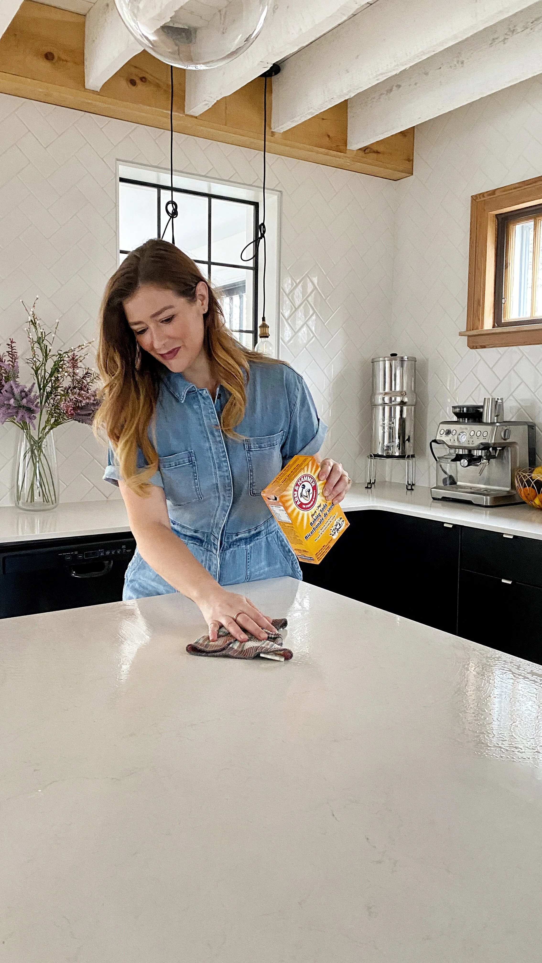 • MOMS BEST • CLEANING HACKS •