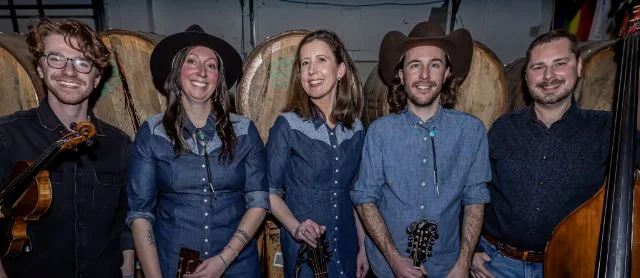 Full Mile Presents: Fox Crossing Stringband