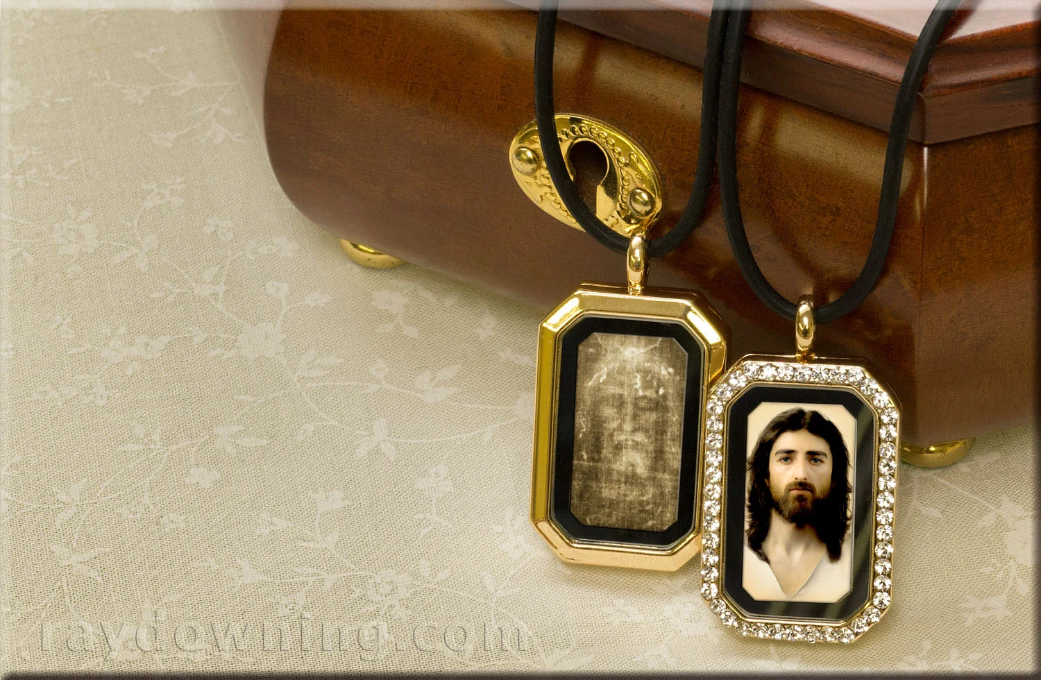 Jesus picture locket rhinestones Shroud of Turin.jpg