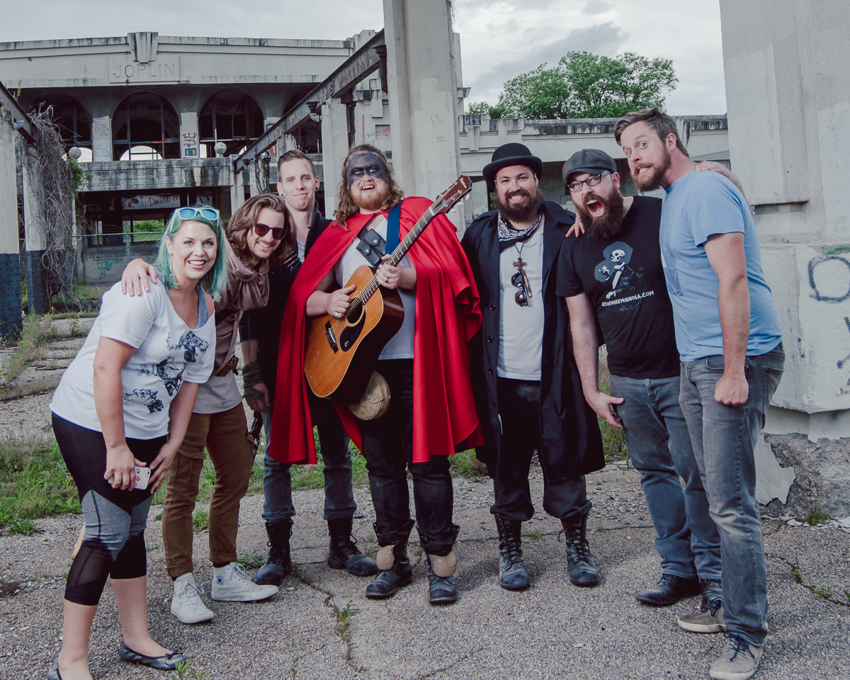 L to R: Ivy (makeup artist), Jake, Pete, Luke & Tim (The one and only Me Like Bees), Jeremy (mr director man & project visionary) and me (your dedicated DP). Not pictured: our PA Ethan (he's taking the photo) and mr Derek Hammeke, my technical advisor on this one.