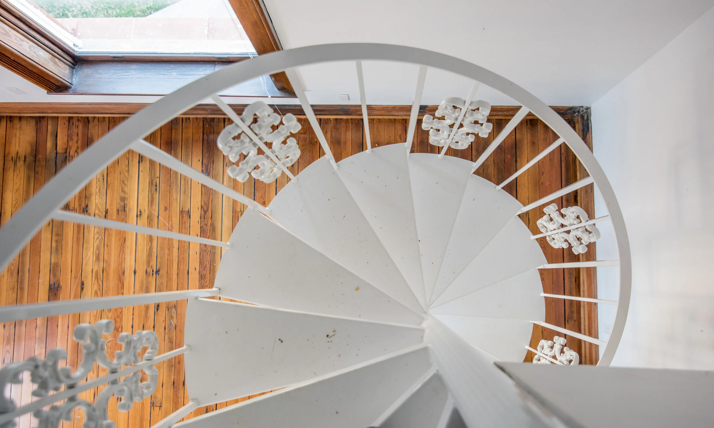 staircase inside schifferdecker house joplin.jpg