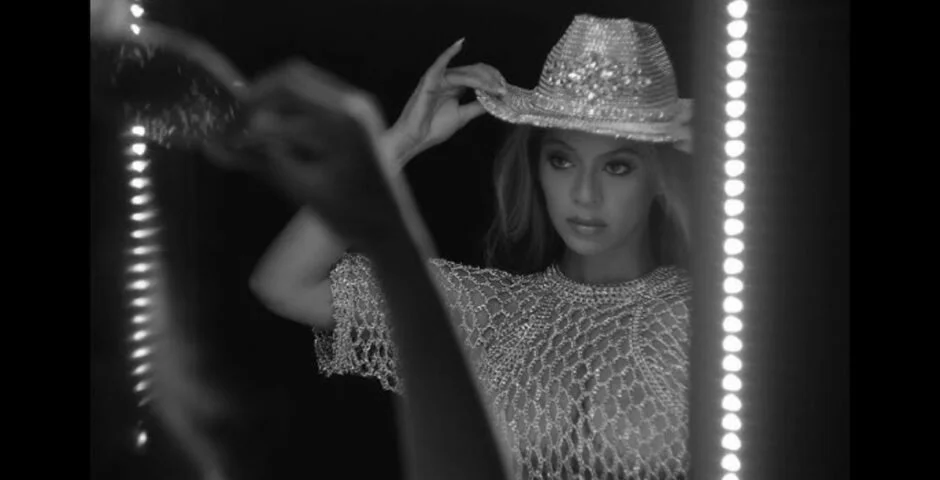 16 Carriages Promo 1.JPG