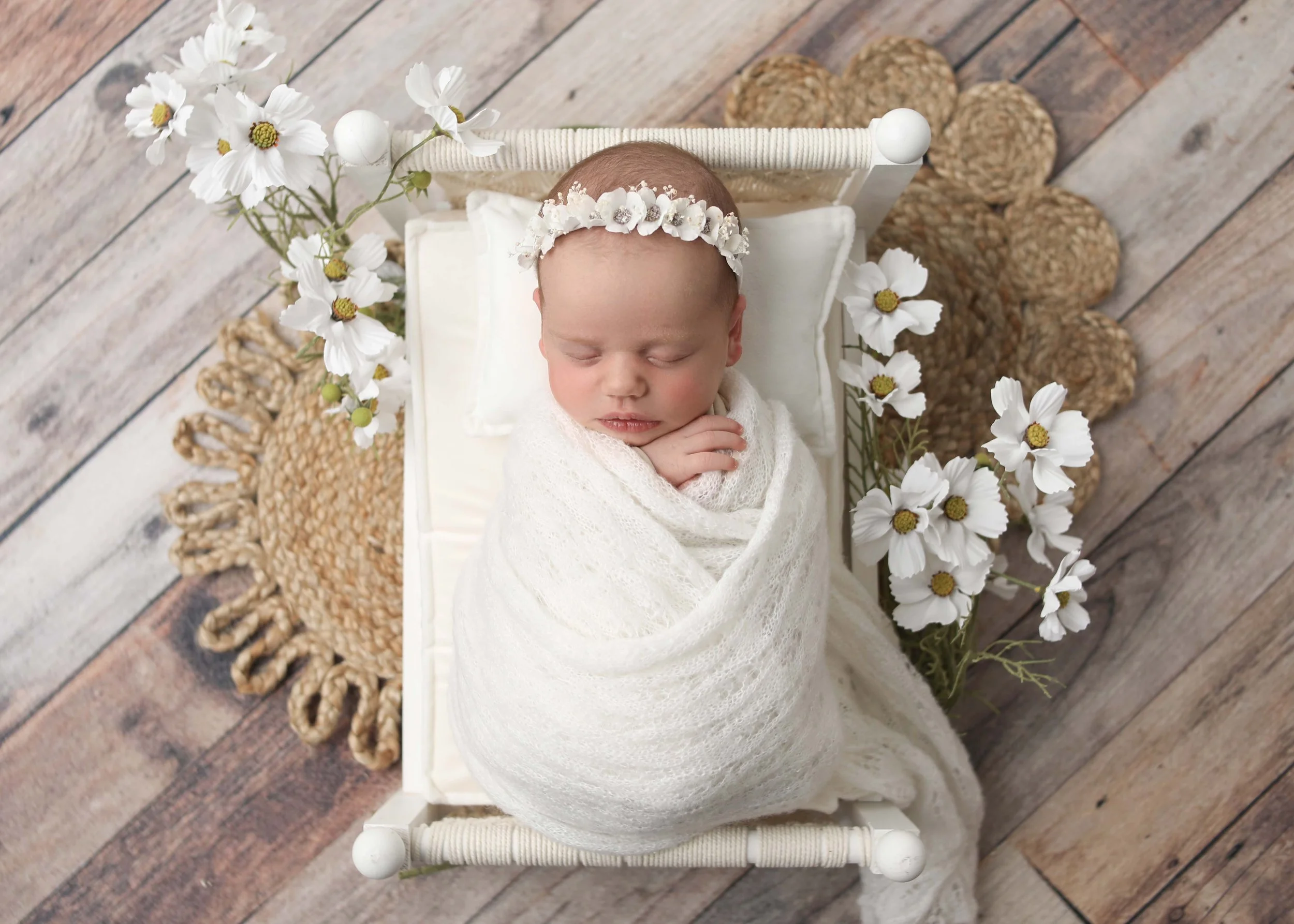 Merrick's Cozy Newborn Session | Textured Neutrals & Classic Black Backdrop