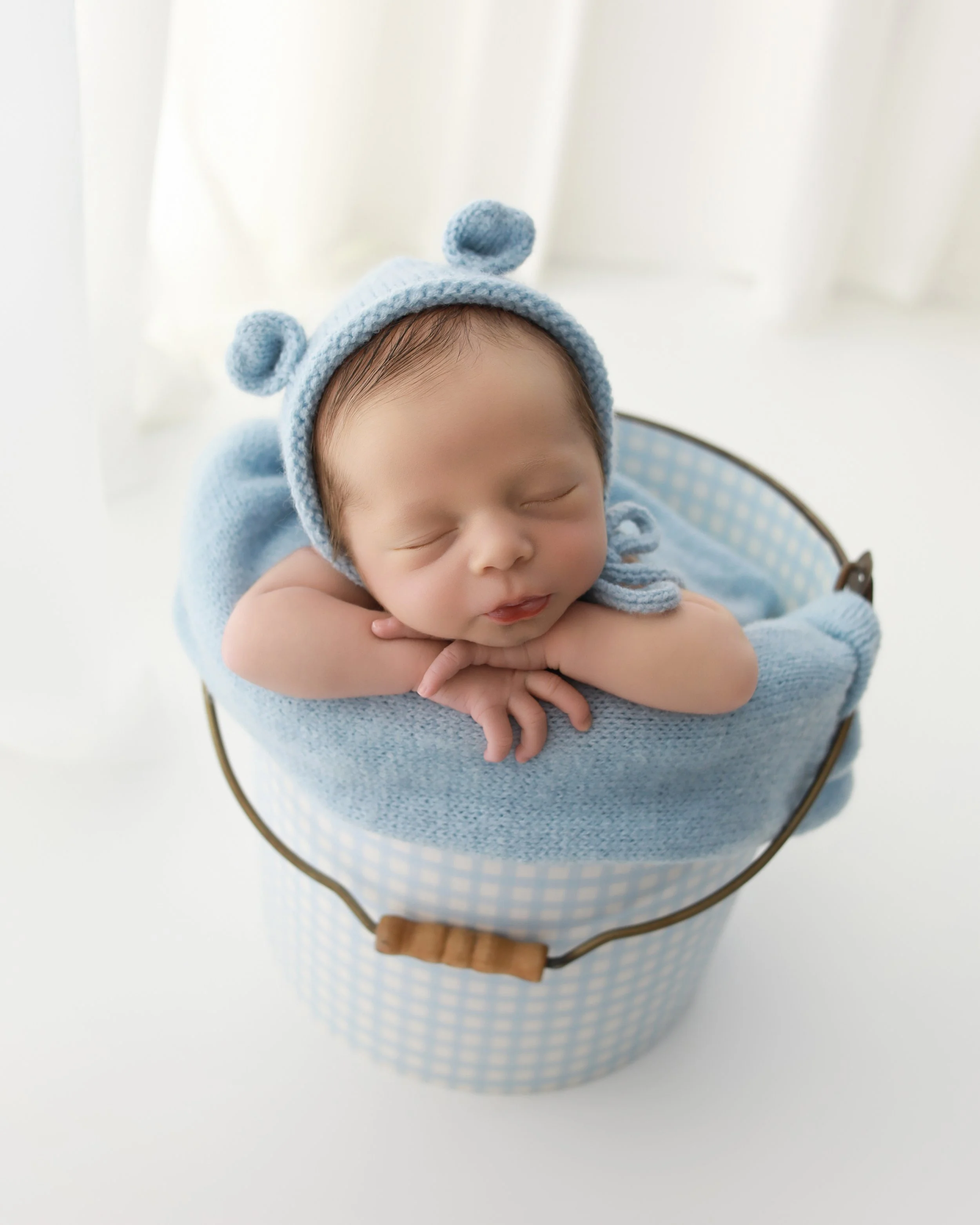 Rhys newborn session Muncie Indiana photographer in Muncie Indiana On location or in studio 554.jpg
