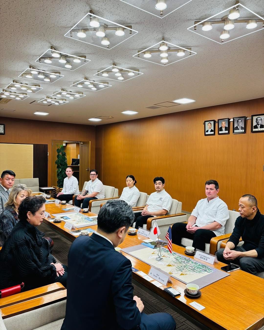 Our Gohan Scholars at Kanazawa City Hall for a special meeting with the Mayor!