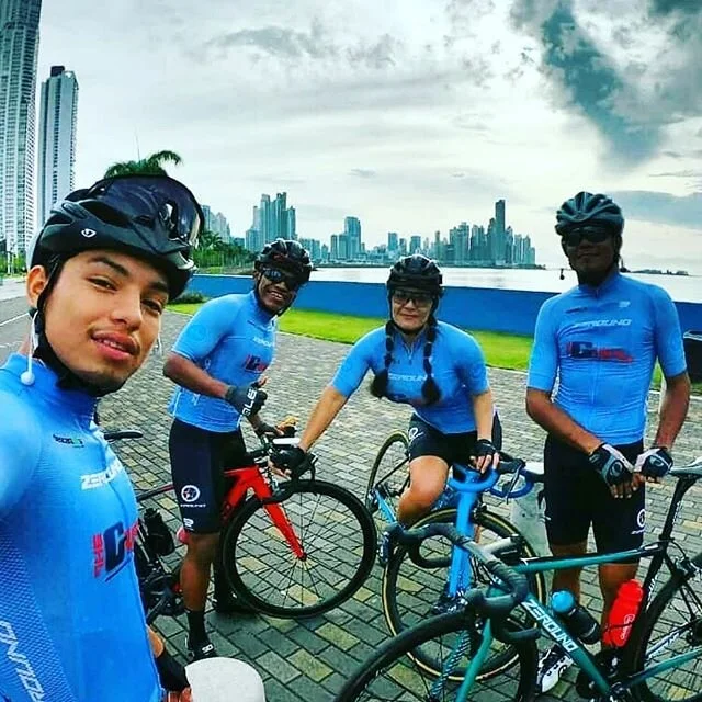 Descarados! 
El puro cyclismo de Panam&aacute; 
#descaradoscyclingclub @thegymsportclub @lezcano.karen #zerounobikes #ridezerouno #groupride