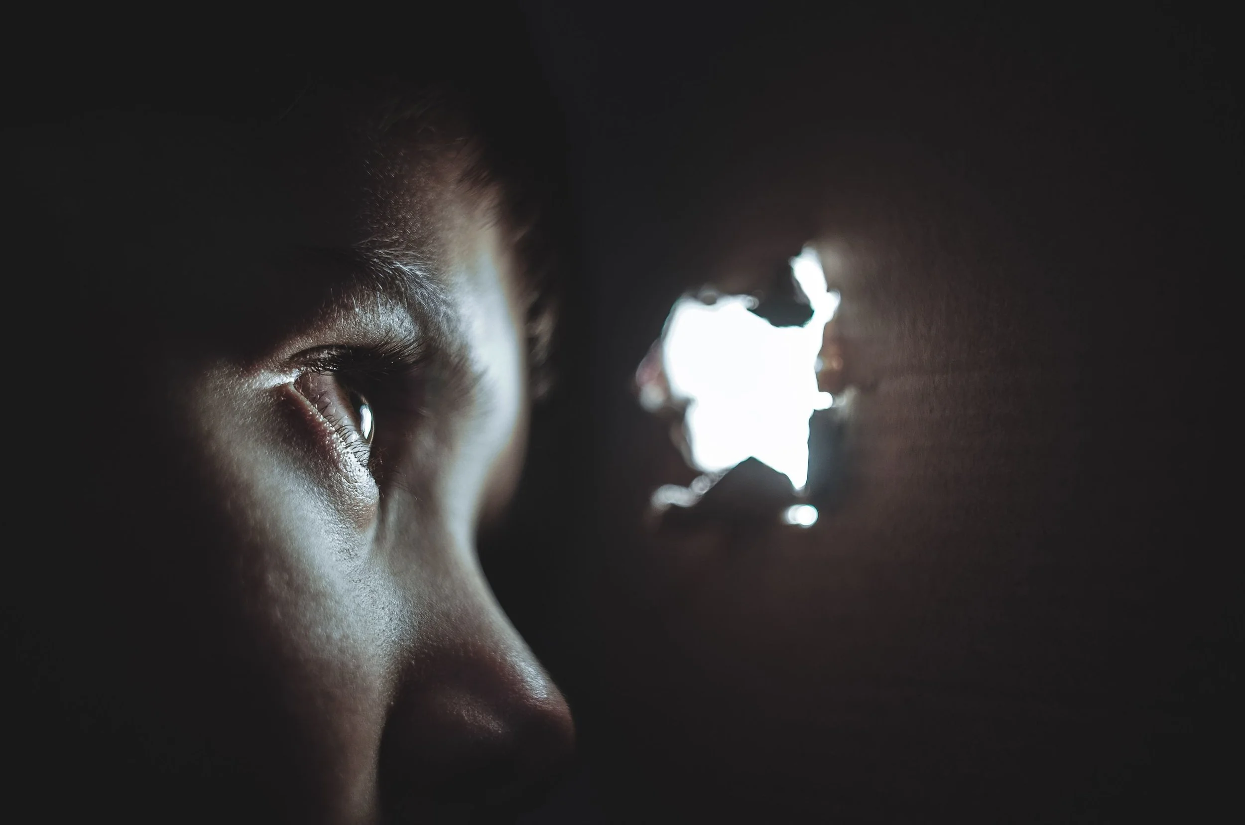 kid peep hole dmitry-ratushny.jpg