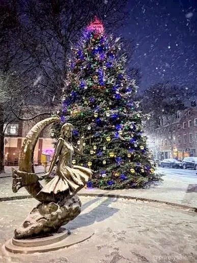 Salem Adventure: Happy Hexmas!