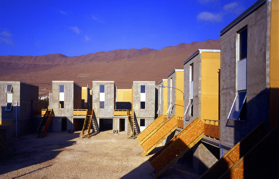 Conjunto de 93 viviendas incrementales. Quinta Monroy en Iquique, Chile.