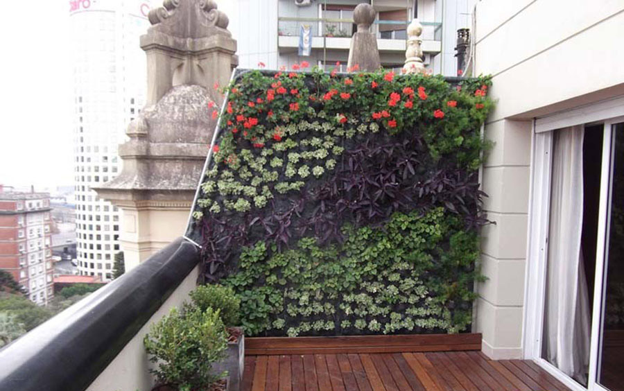 Jardín vertical en una terraza.