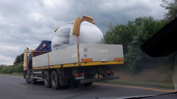 Transporte de una unidad de Ecocapsule en un camión.