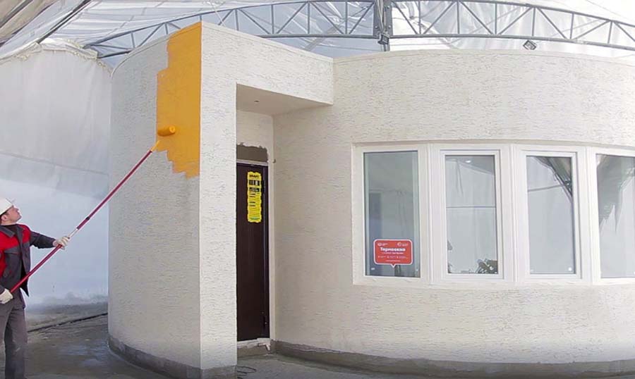 En todos los prototipos actuales de vivienda impresa en 3D los acabados y otros elementos se incorporan por métodos tradicionales.