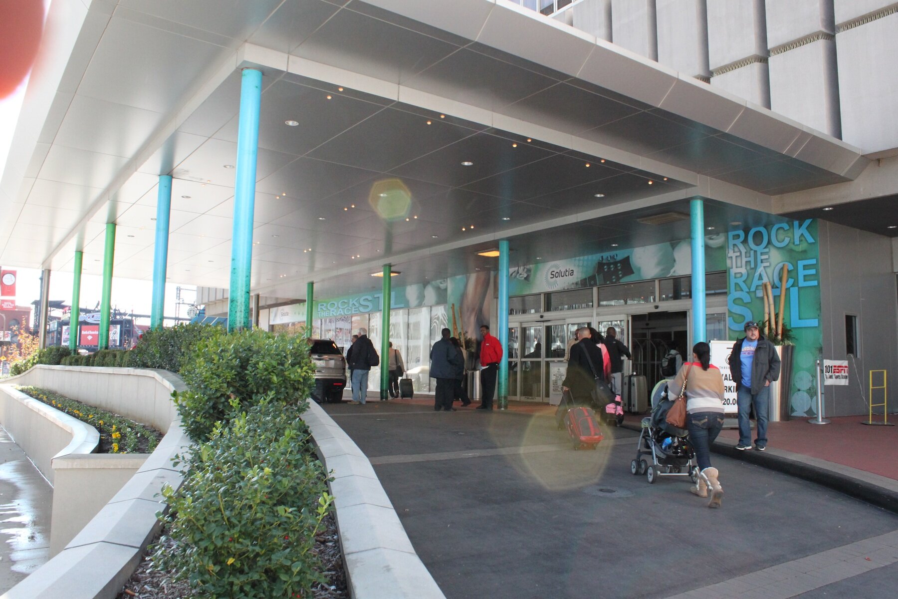 IMG_1560-EntranceHiltonGraphics.jpg