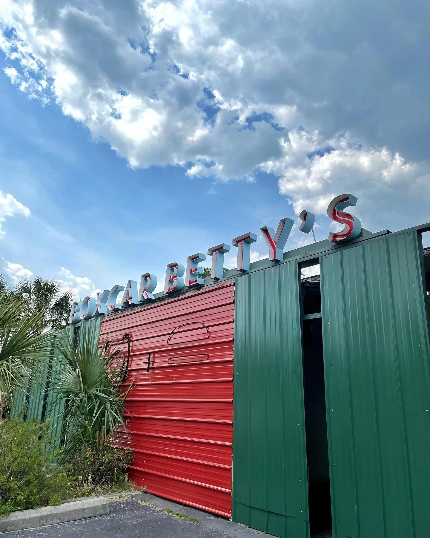 daydreaming of the days when it&rsquo;s not too hot to eat outside 🥵