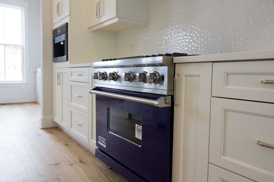 Professional gas range in a Parkwood