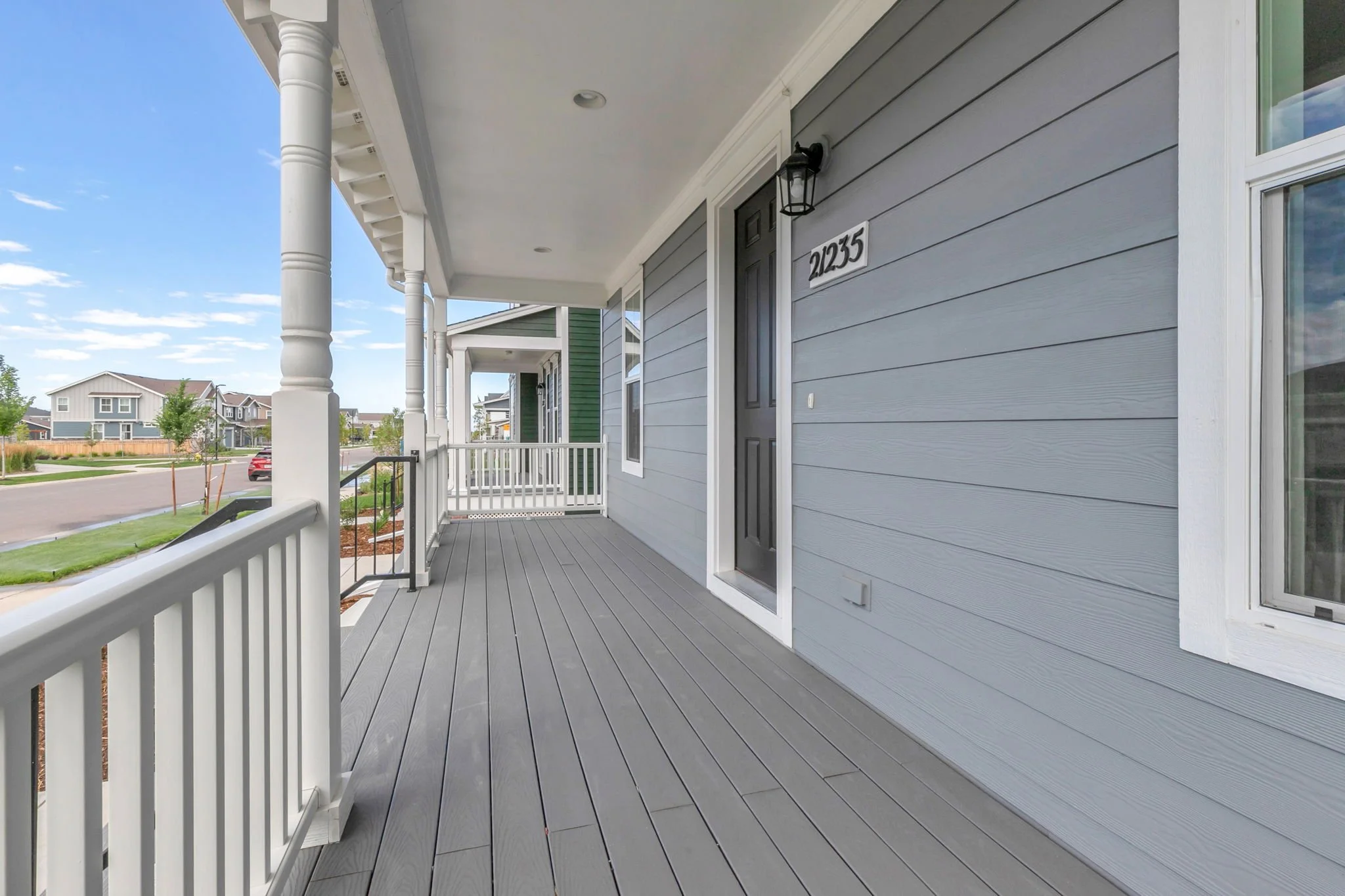 4-web-or-mls-21235 E 61st Dr Aurora (4).jpg