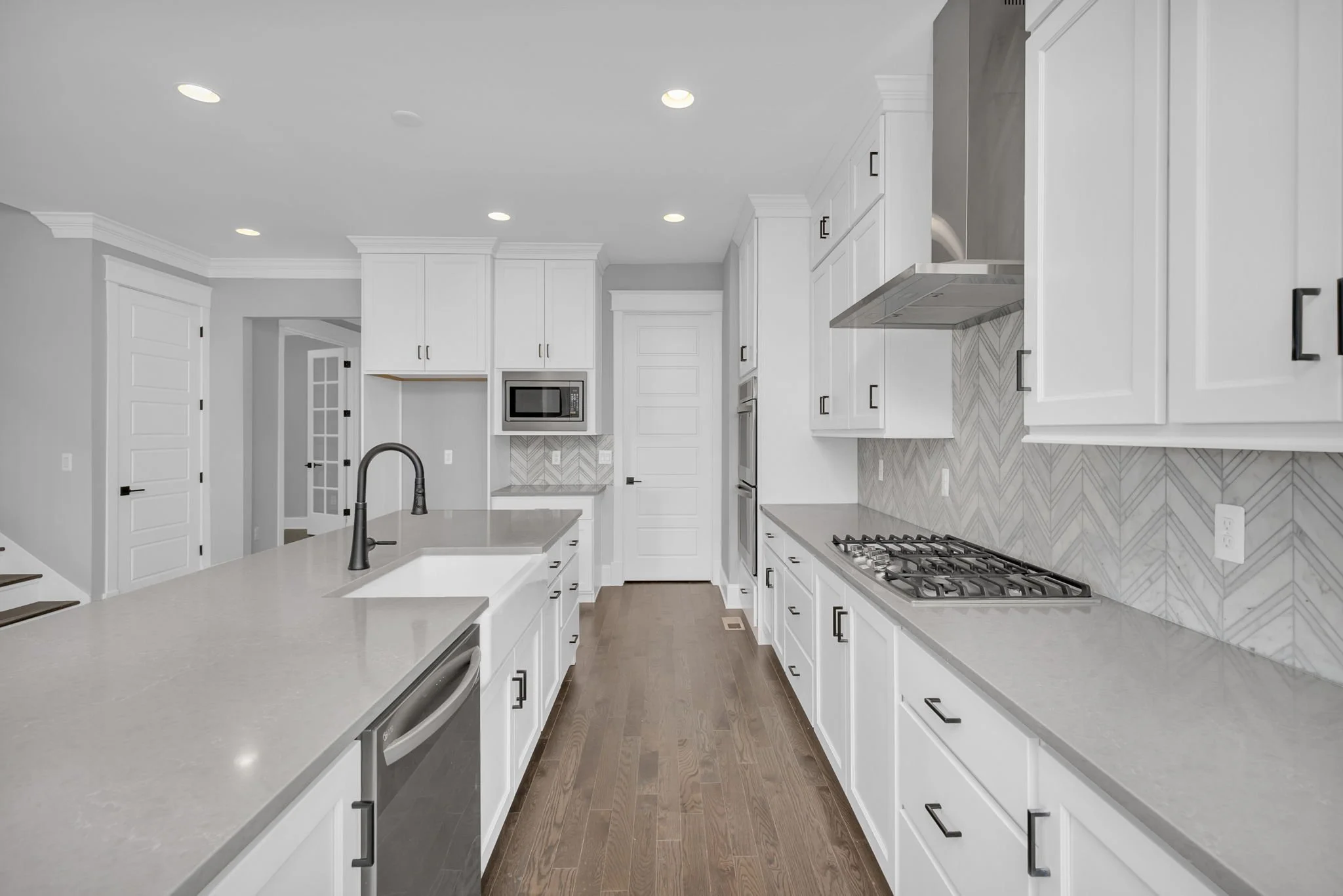 10-web-or-mls-21235 E 61st Dr Aurora (10).jpg