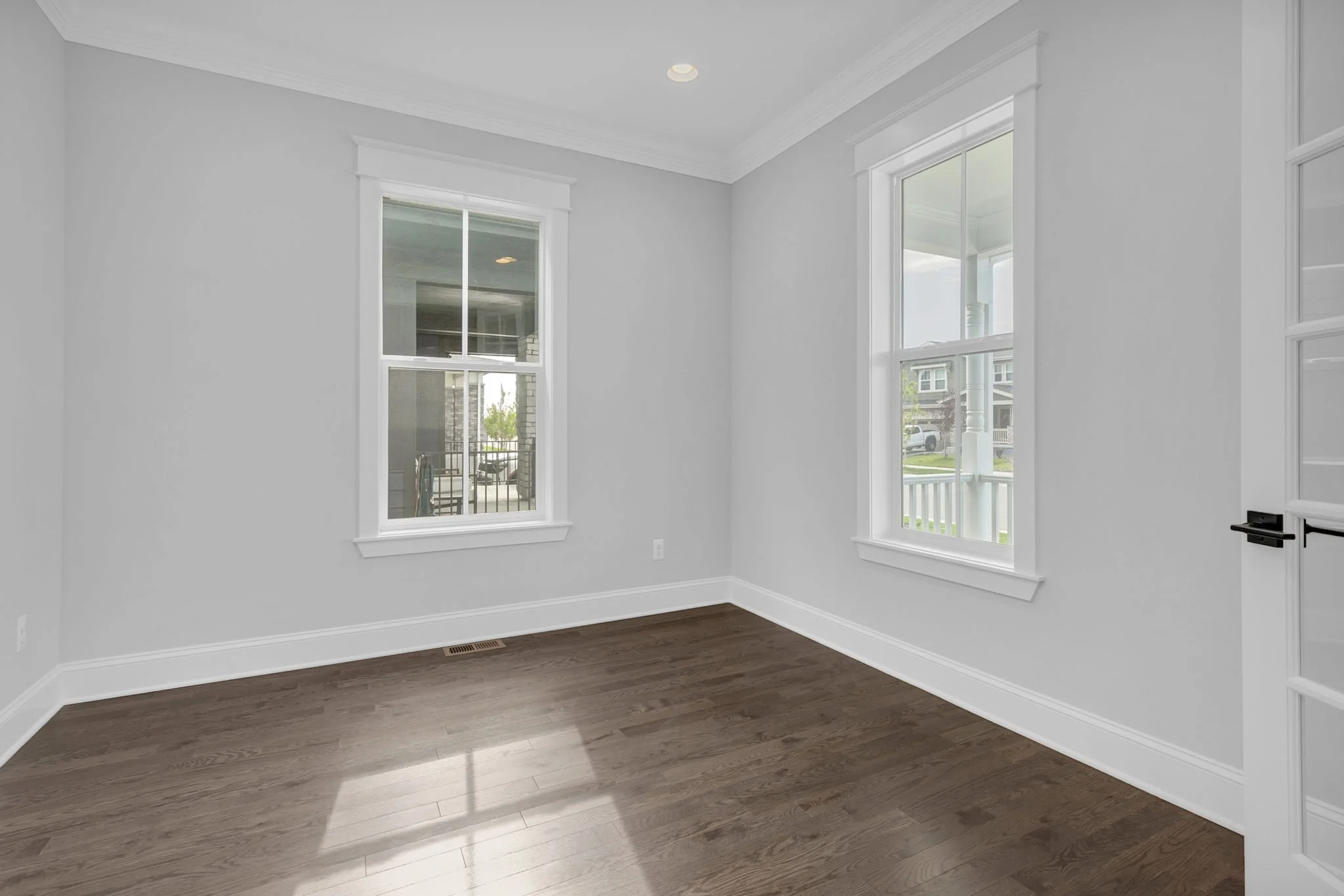 13-web-or-mls-21235 E 61st Dr Aurora (13).jpg