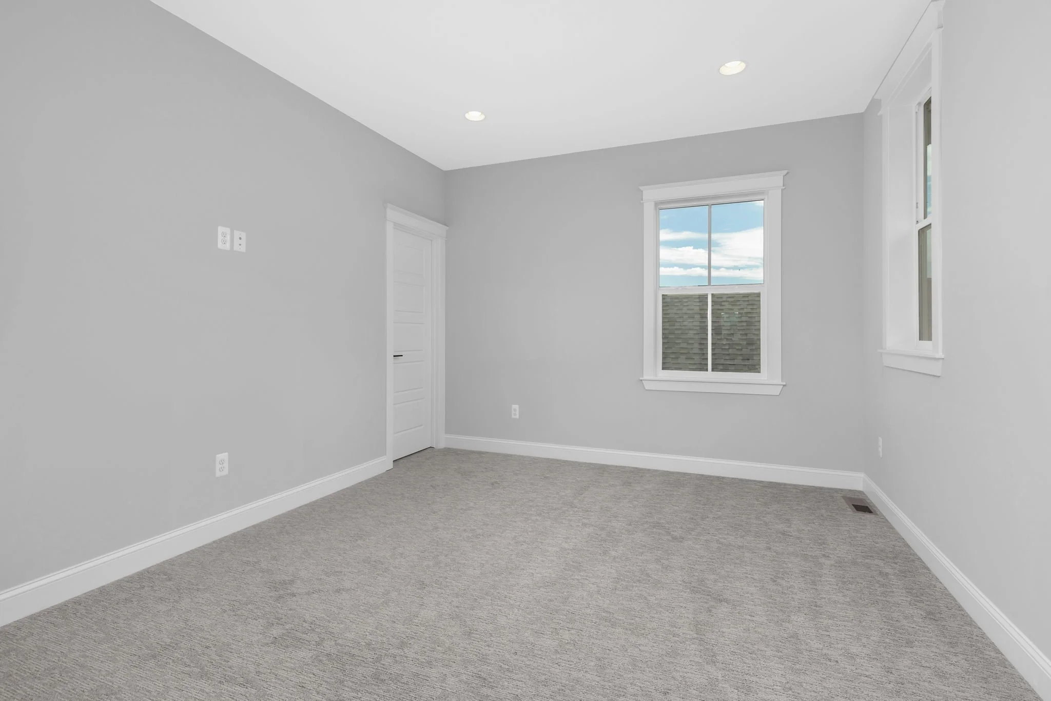 15-web-or-mls-21235 E 61st Dr Aurora (15).jpg