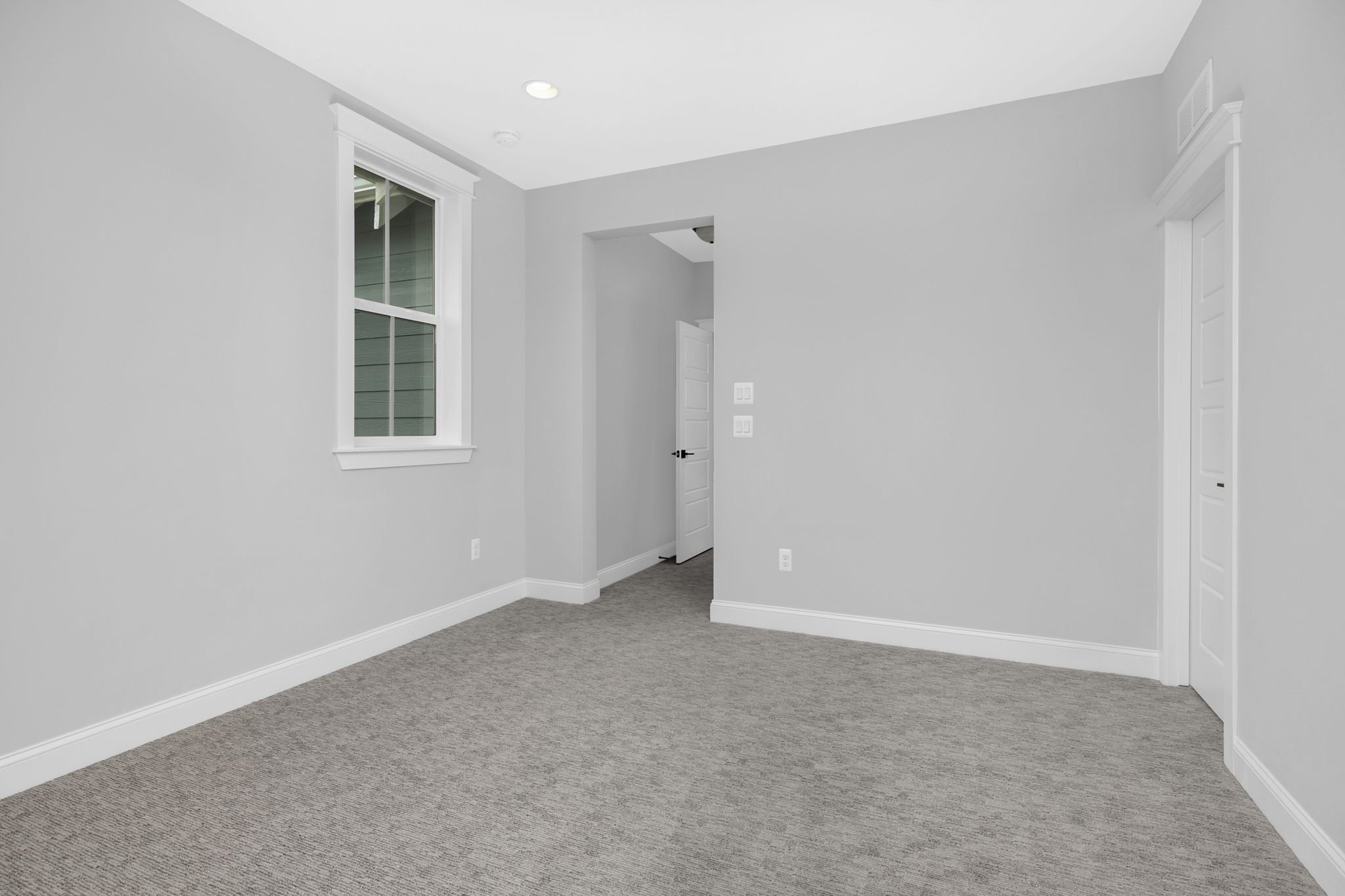 16-web-or-mls-21235 E 61st Dr Aurora (16).jpg