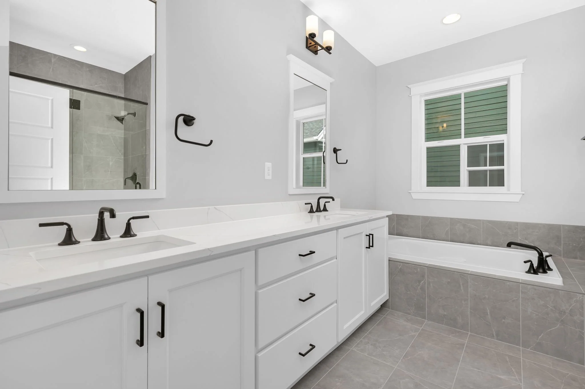 17-web-or-mls-21235 E 61st Dr Aurora (17).jpg