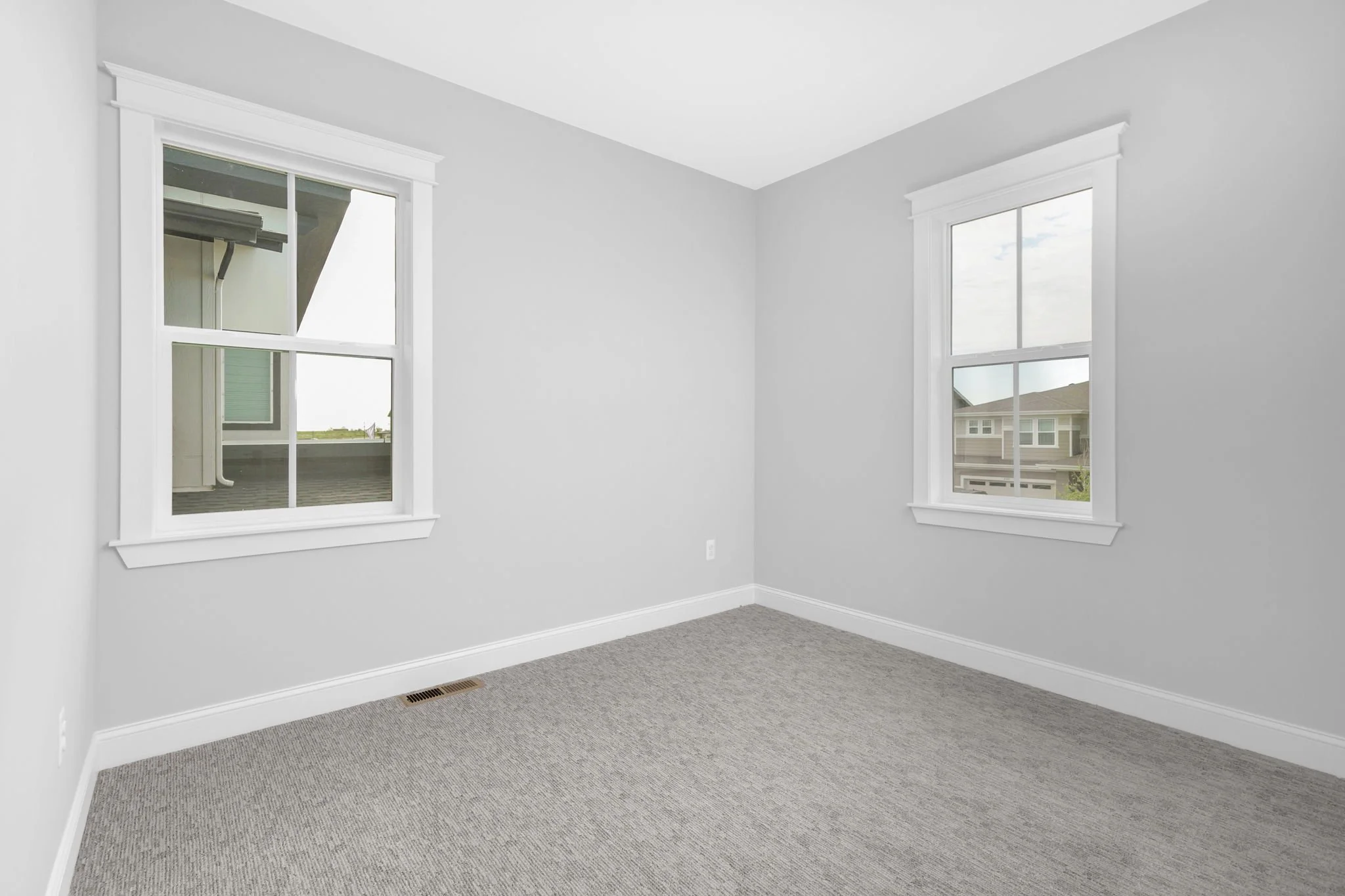 19-web-or-mls-21235 E 61st Dr Aurora (19).jpg