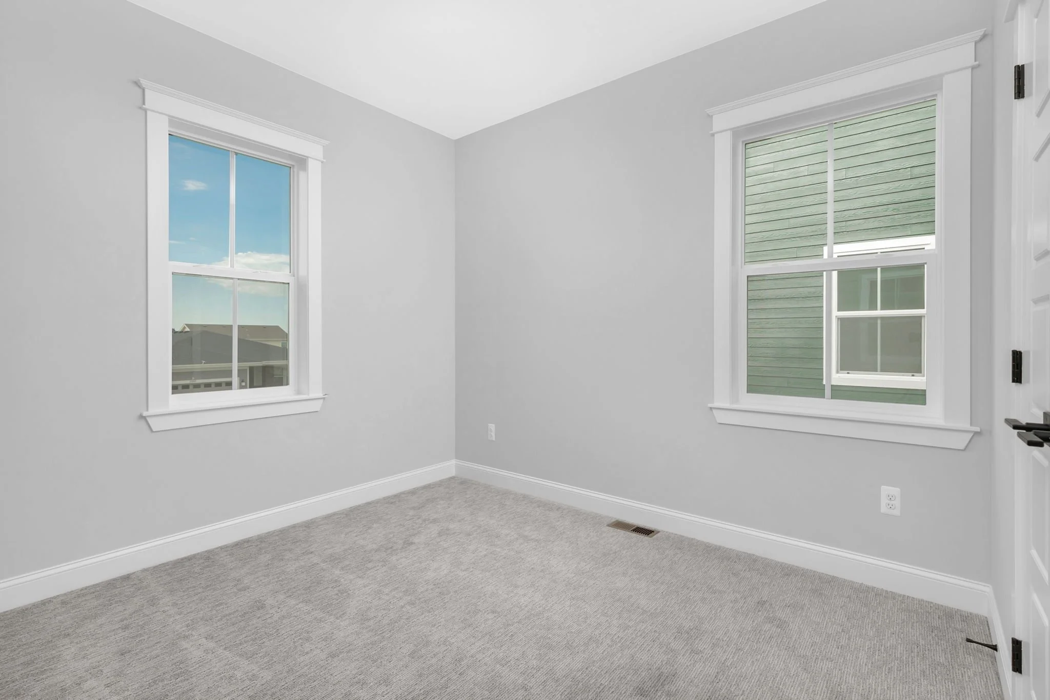 21-web-or-mls-21235 E 61st Dr Aurora (21).jpg