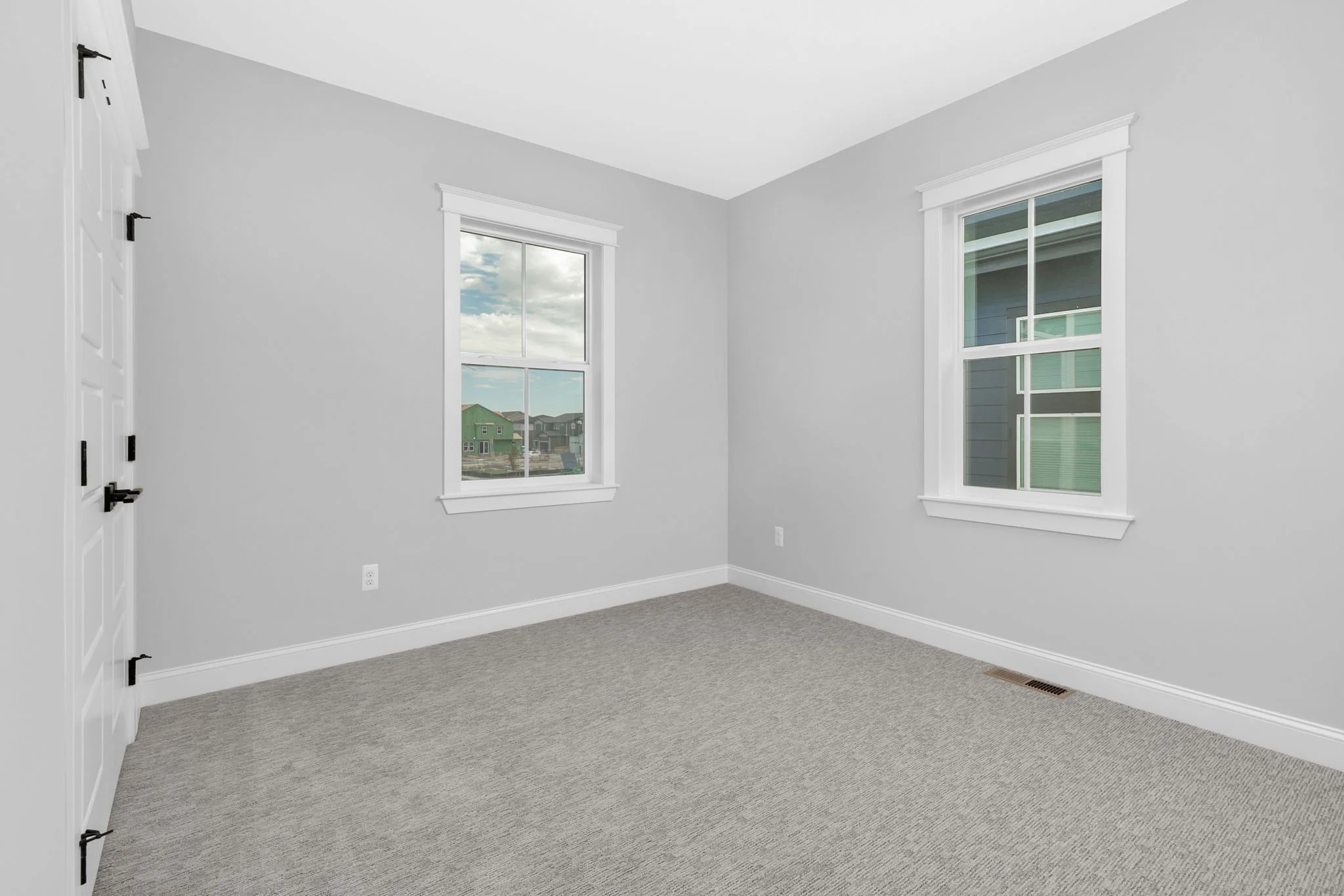 22-web-or-mls-21235 E 61st Dr Aurora (22).jpg