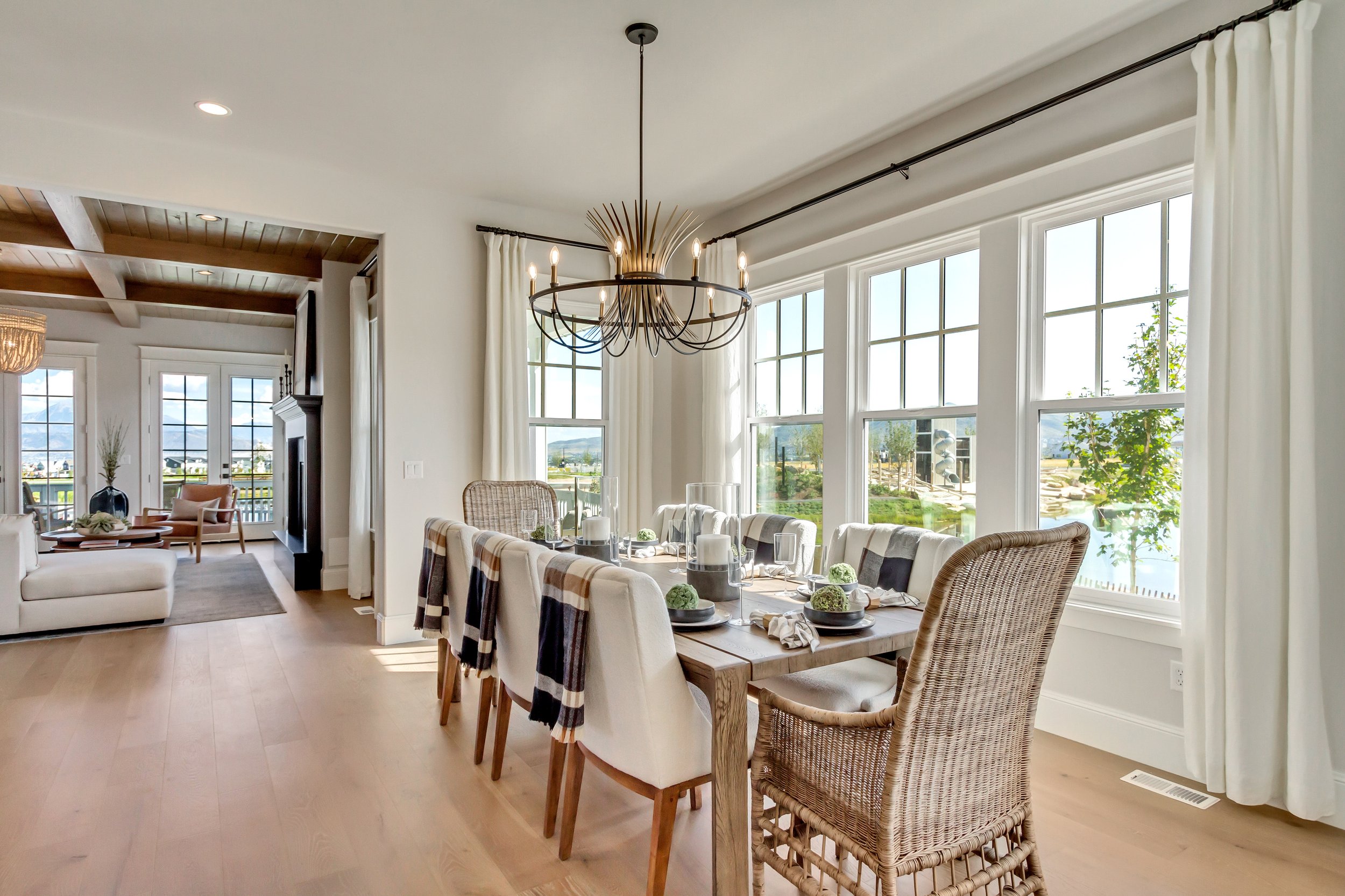  Dining area with Watercourse views 