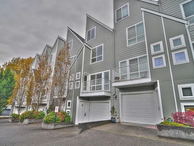Kenmore WA Townhome for Sale - HUD owned! $420,000