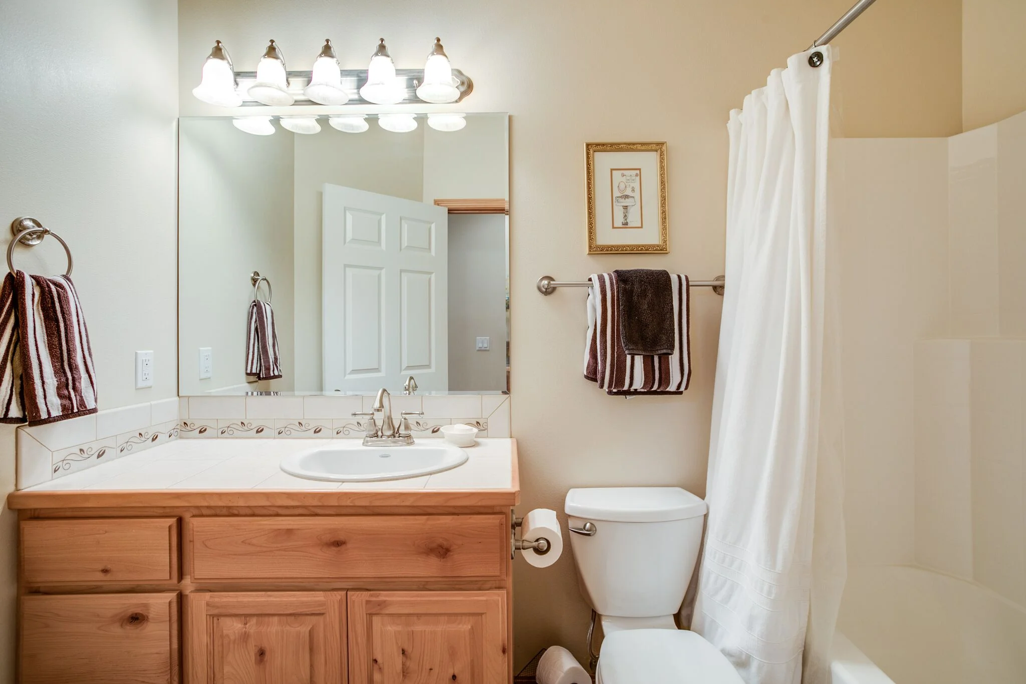 19-bath main.jpeg