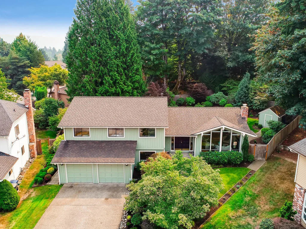 Just Listed! Magnificent Microsoft Area Tri-Level