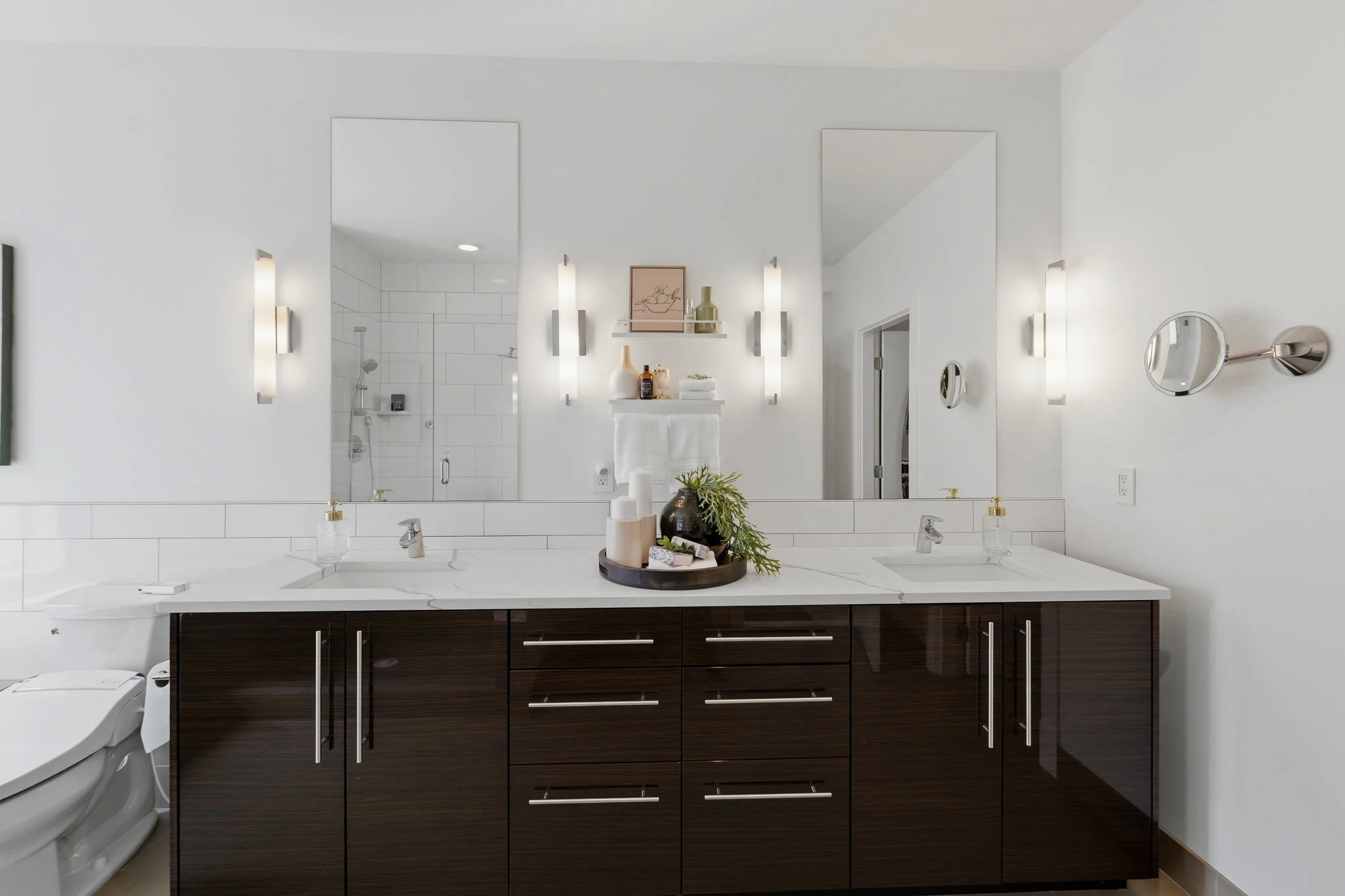24-primarybathvanity.jpg