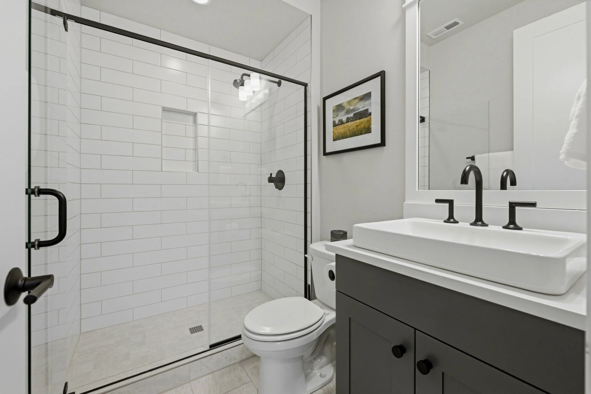 36-mainbath.jpg