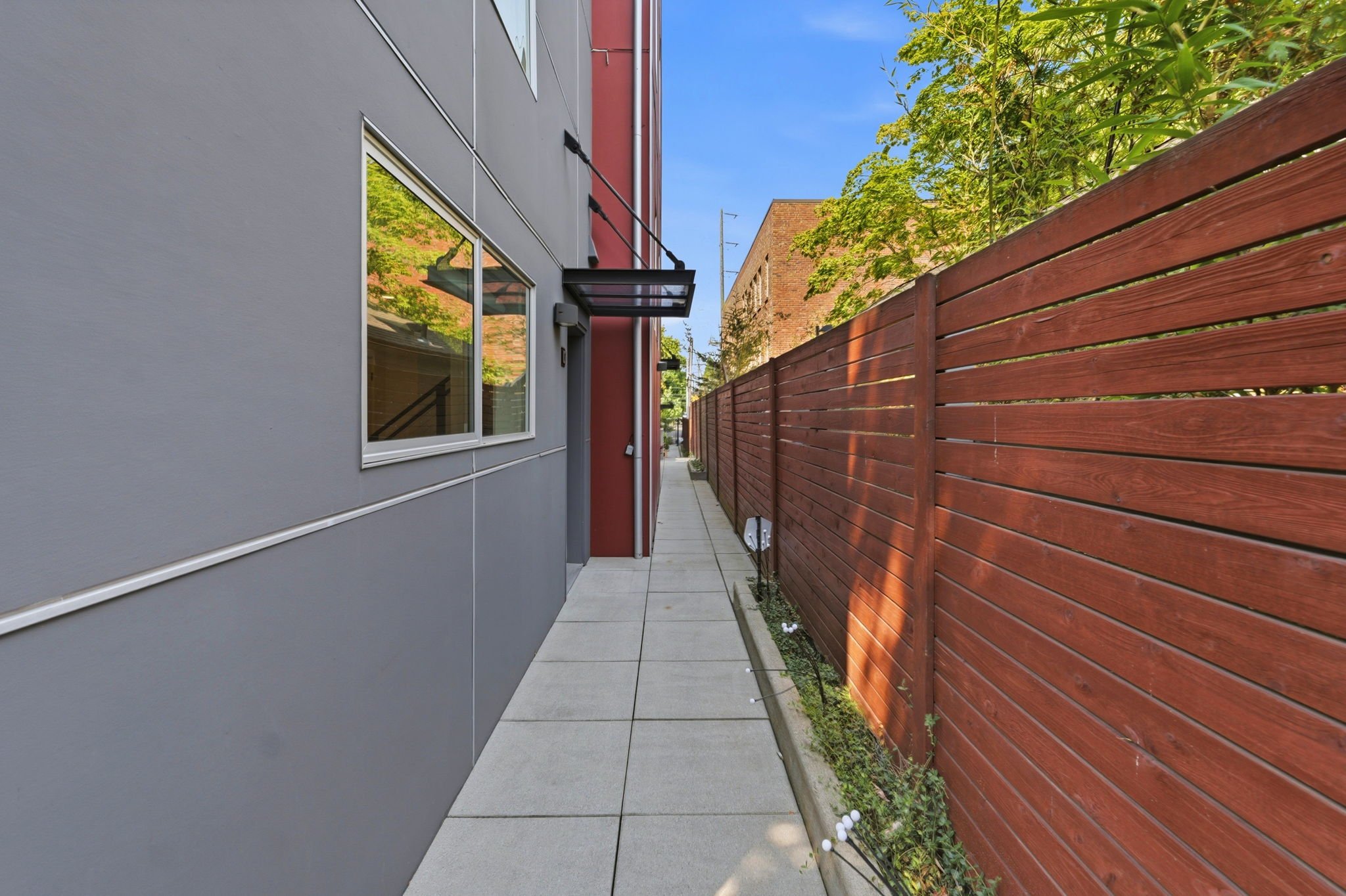 32-entrywalkway.jpg