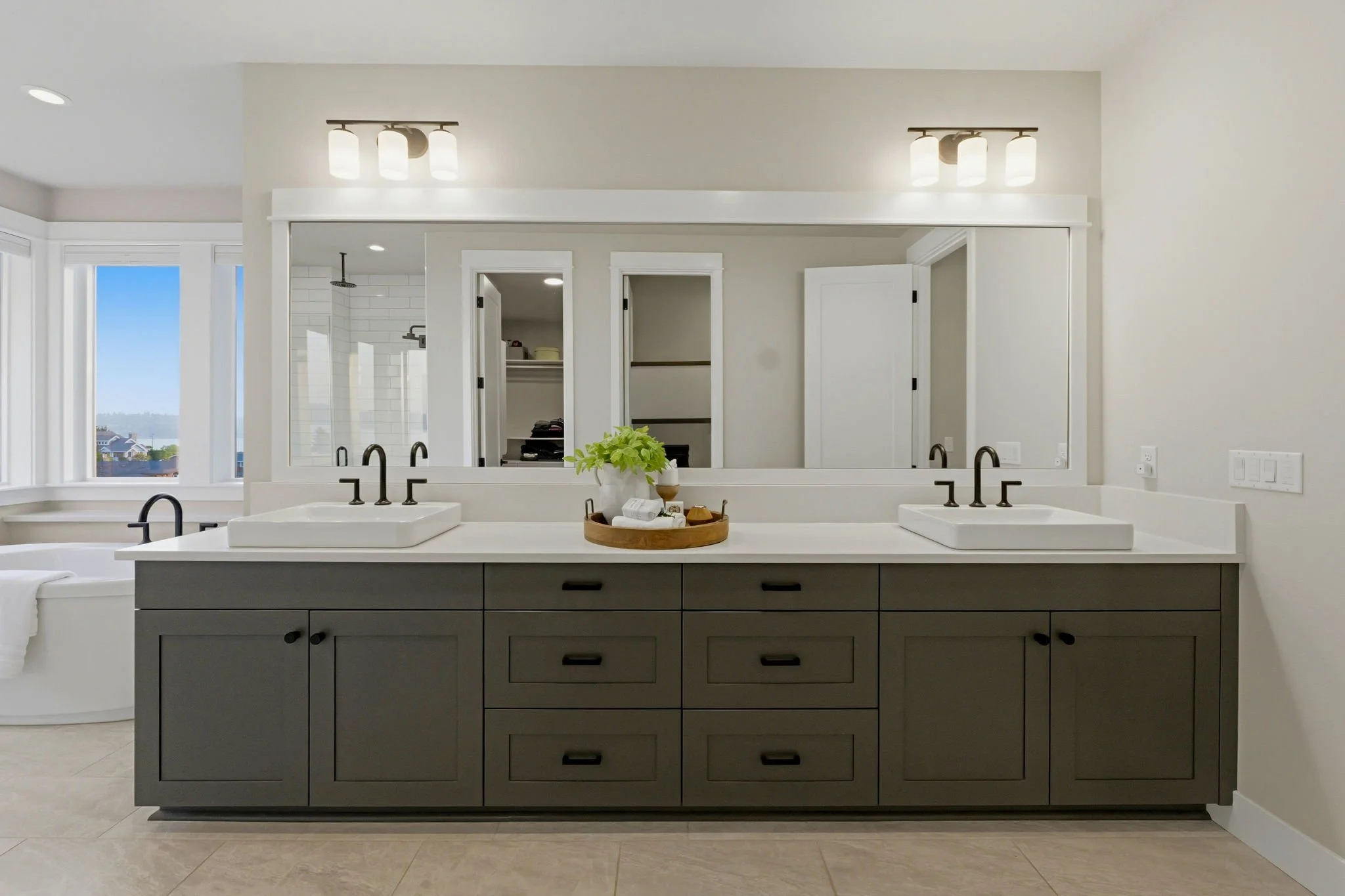 14-primaryandbath.jpg