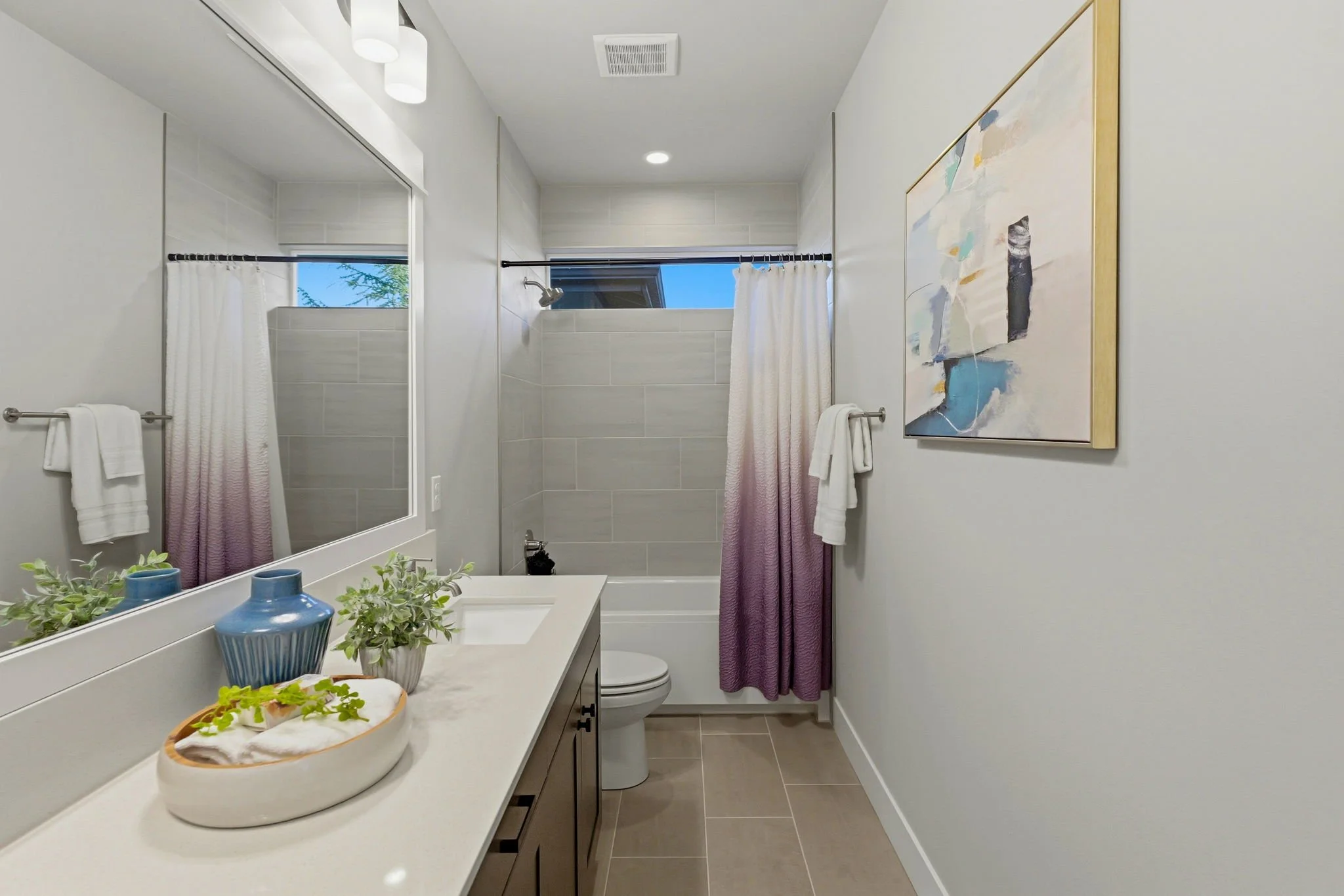 41-hallbath.jpg