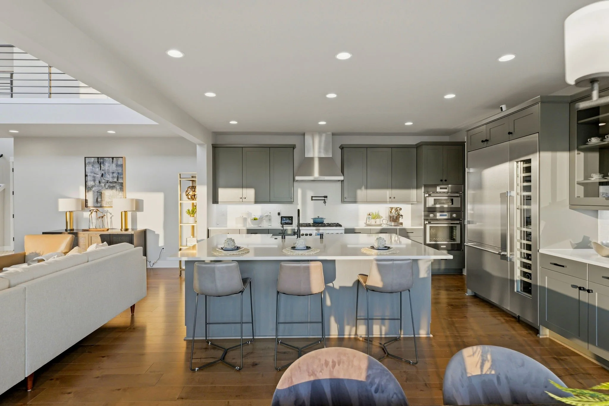 07-kitchenstraight.jpg
