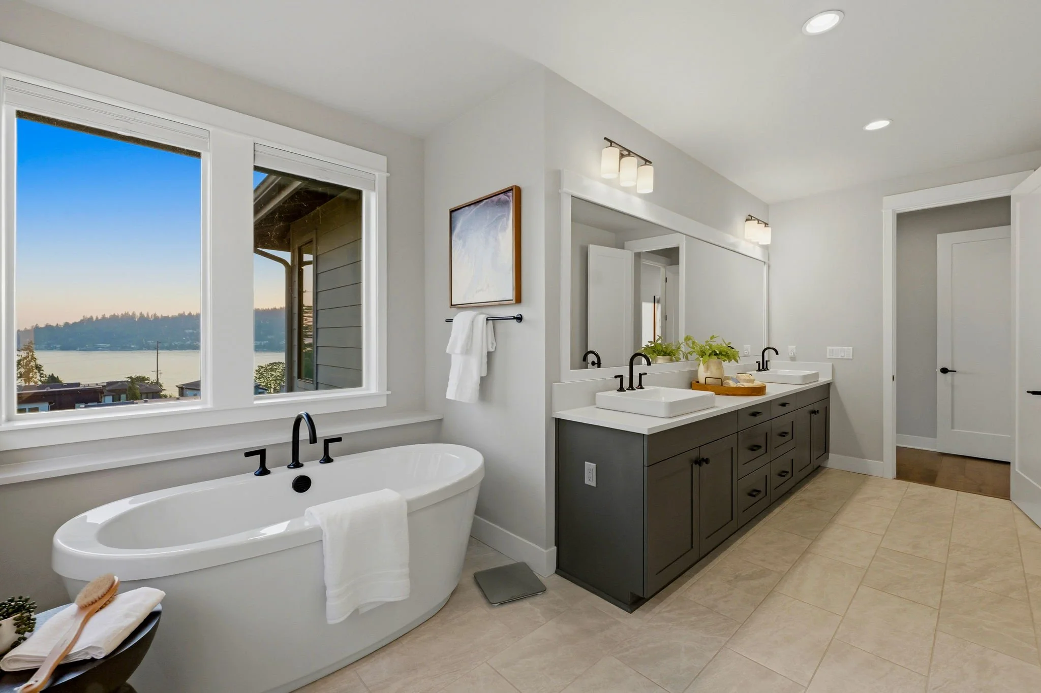 14-primarytubviewvanity.jpg