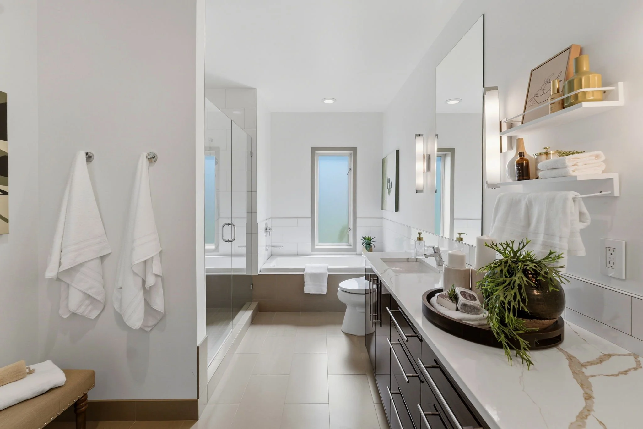 07-primary bath.jpg