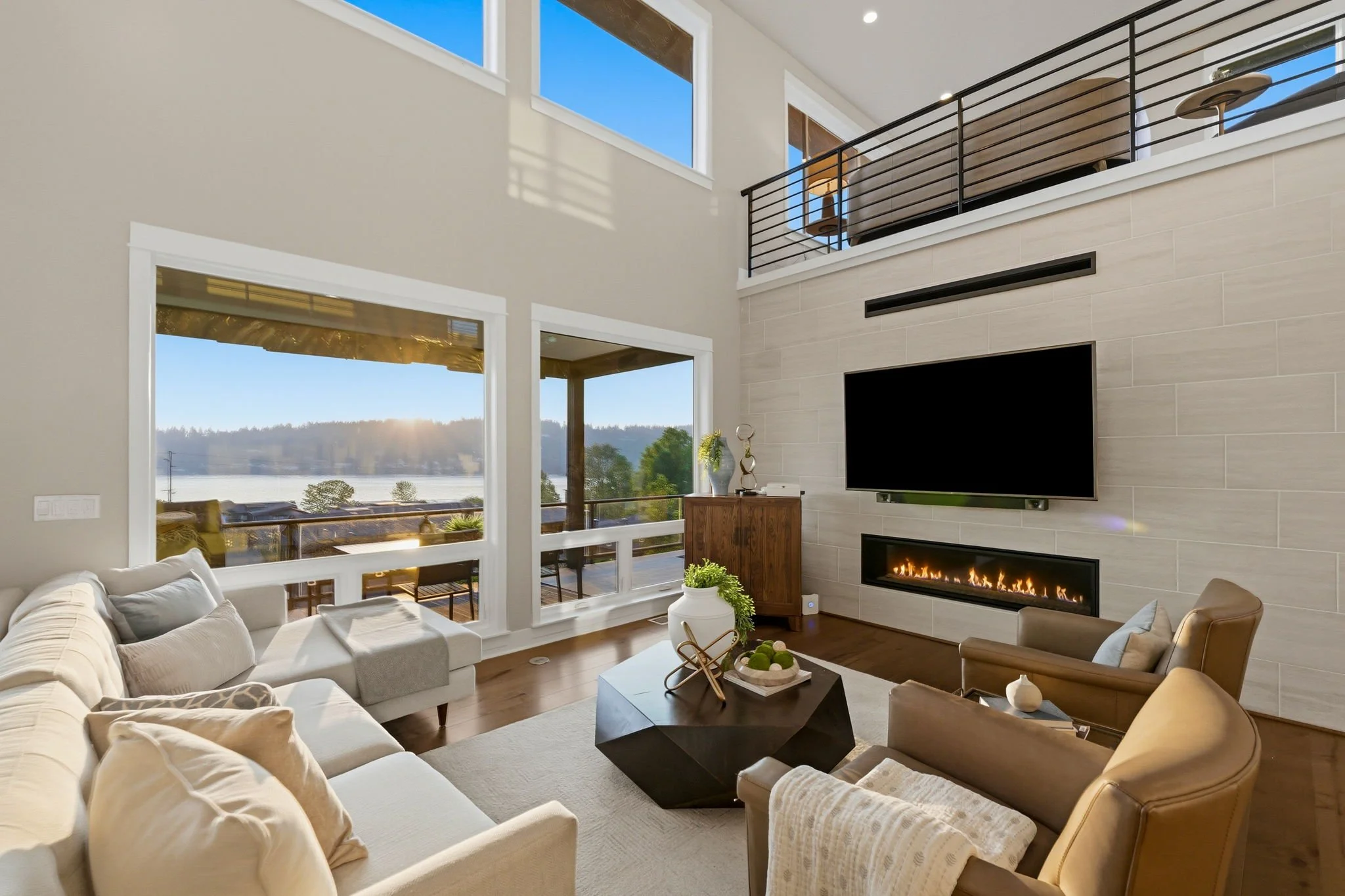 04-livingangleview.jpg