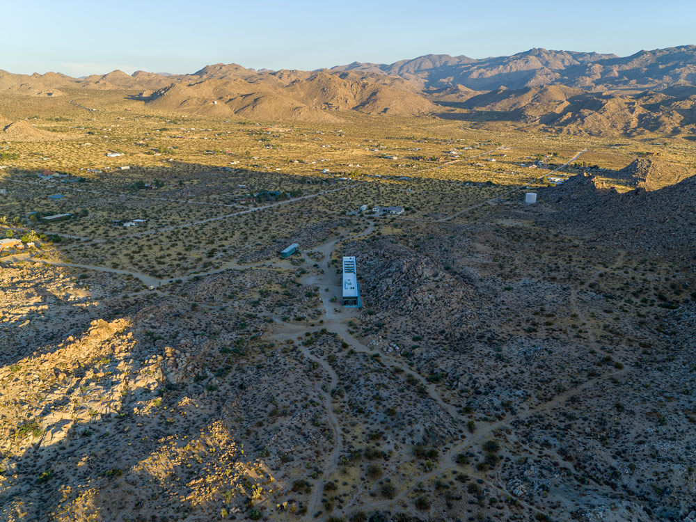 joshua-tree-mirror-house-30.jpg