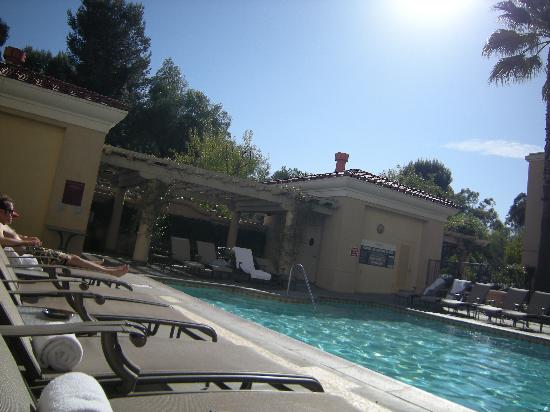 Hyatt Regency Valencia Pool.jpg